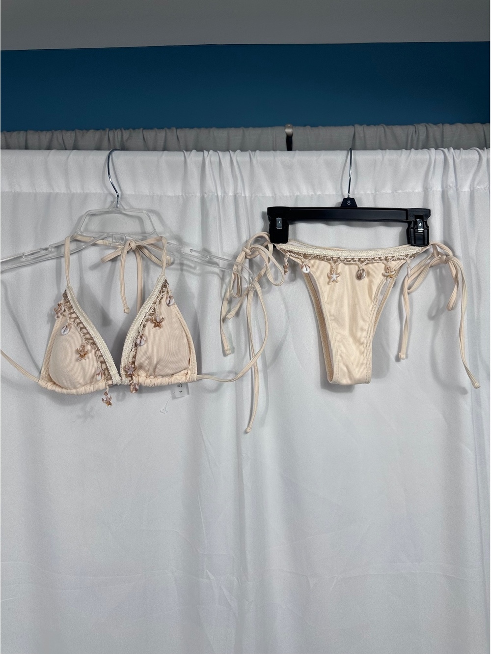 Cream Ribbed Bikini Set with Shell and Starfish Embellishments Size Small